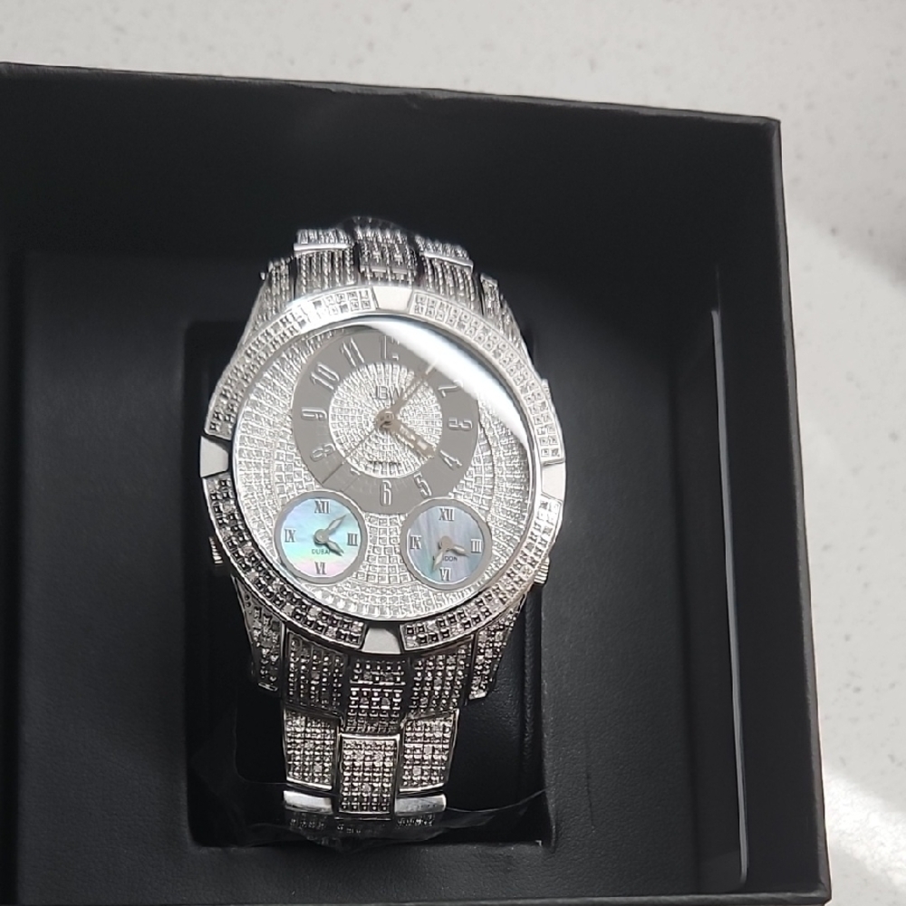 Silver Luxury Watch with Textured Bezel and Subdials